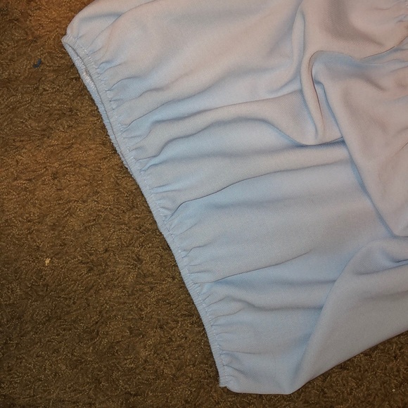 🌟*SOLD. Off the should crop top - Picture 4 of 11